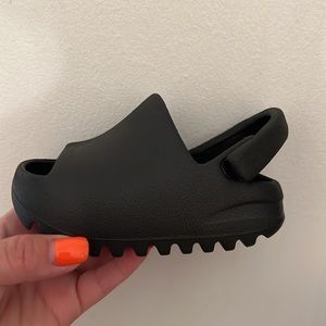 Yeezy infant slides size 5K